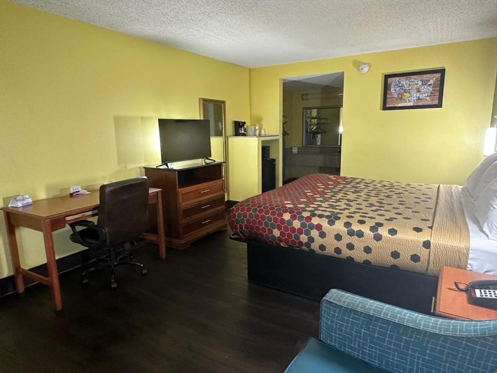 Econo Lodge *