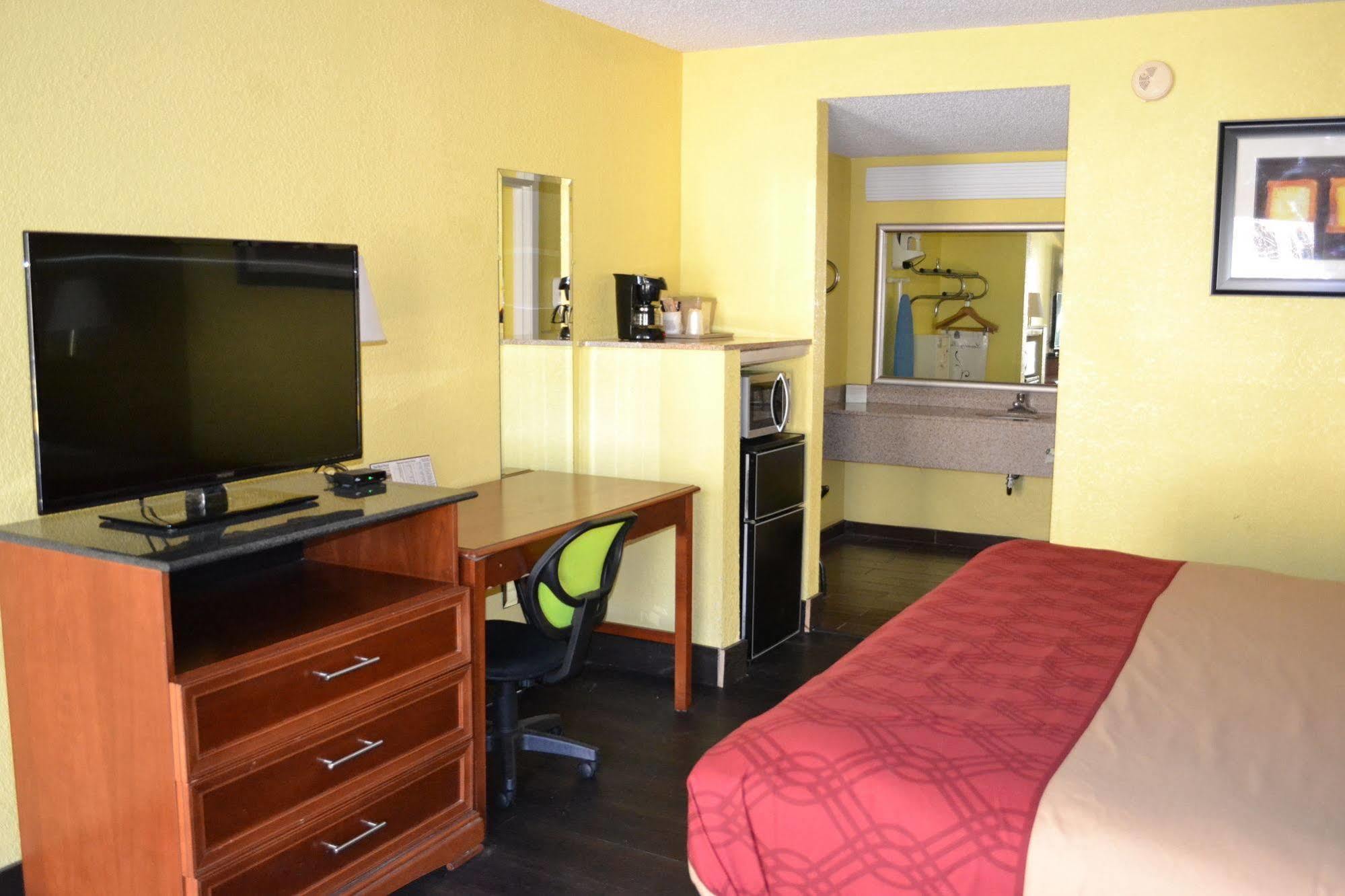 Lodge Econo *
